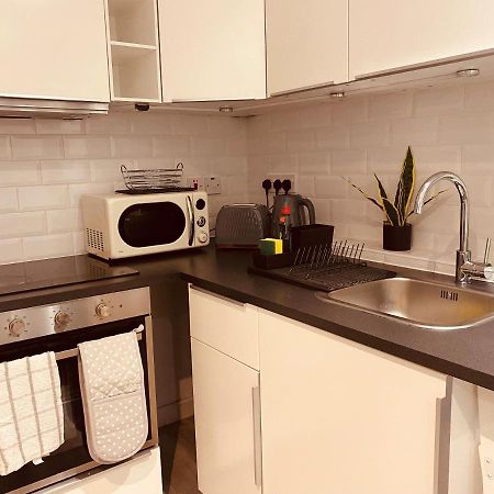 Modern 1 Bed Flat In The Heart Of Hackney Appartement Londen Buitenkant foto